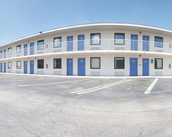 Motel 6-Farmington Hills, MI - Northwest - Farmington Hills - Farmington Hills - Building