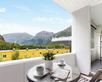 Trolltunga Hostel - Tyssedal - Balcony