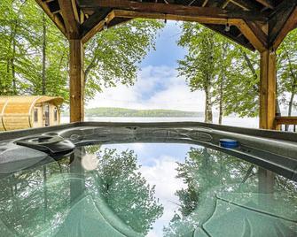 Waterfront Sunset Swimming Hot Tub Sauna Canoe - Haliburton - Basen