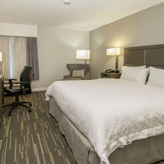 Bedroom view of Hampton Inn Shreveport/Bossier City