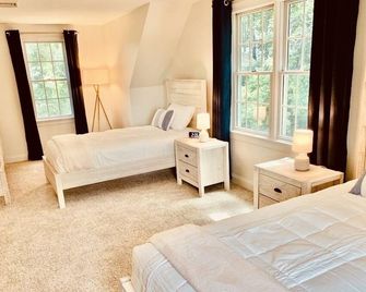 56Beachway-Private beach Refreshed in 2022 Cozy - East Sandwich - Bedroom