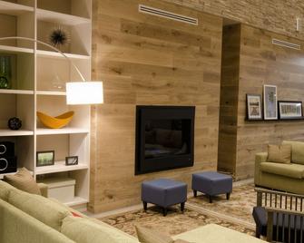 كانتري إن آند سويتس باي راديسون، تشارلوتس فيل يو في إيه، فرجينيا - شارلوتسفيل - غرفة معيشة