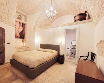 Giovinazzo Historic Apulia Old Town Stone House With Private Patio - Giovinazzo - Camera da letto