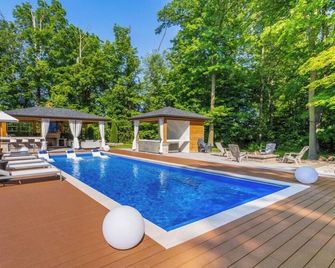 Luxury Private Estate Retreat. Pool • Hot Tub • Gym • Pool Table - Halton Hills - Bazén