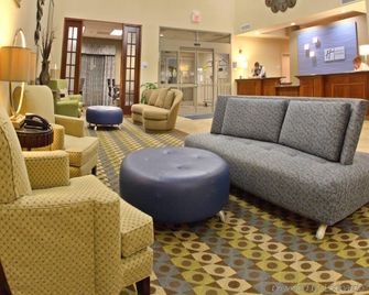 Holiday Inn Express & Suites Searcy By IHG - Searcy - Лаунж