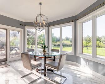 Simply Comfort - Unique 5BR Villa with Piano - Vineland - Comedor