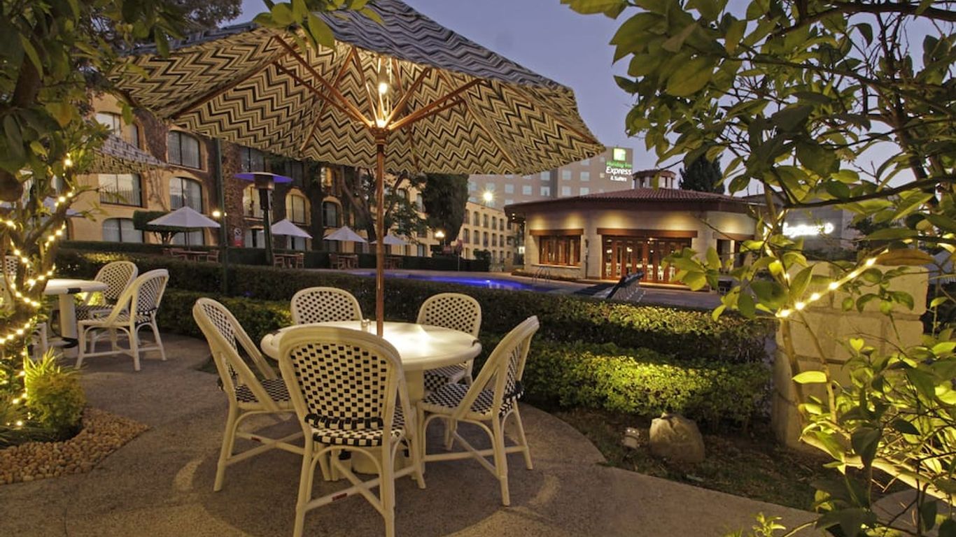Holiday Inn Express & Suites Queretaro By IHG
