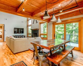 Barnhaus -- Beautiful home on quiet cul-du-sac short distance from the beach - Manzanita - Comedor