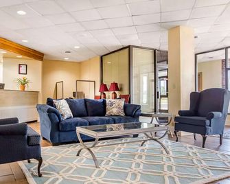 Ramada by Wyndham Santee I-95 - Santee - Reception