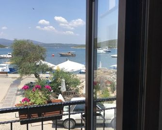 Silenos Boutique Hotel - Seferihisar - Balcón