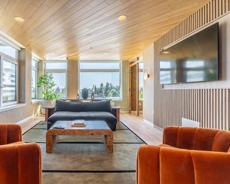 2br | Gym, Lounge | Bellevue | Sophari Downtown E - Bellevue - Lounge