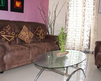 Natures Bliss Holidays - Colombo - Living room