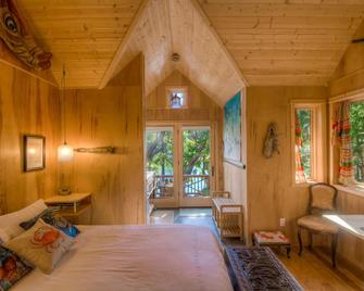 Beach & Dock Access! Neil Bay Waterfront Retreat - Roche Harbor - Bedroom
