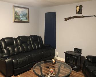 Fully private bunkhouse with all amenities. - Ashford - Pokój dzienny