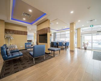 TownePlace Suites by Marriott Brantford and Conference Centre - Brantford - Lobby