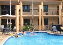 Oasis Inn Apartments - Cairns - Basen