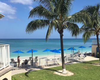 Oceanfront -on 7 Mile Beach- 1 Bed-Cayman Reef Resort # 21 Sleeps 4, - George Town - Beach