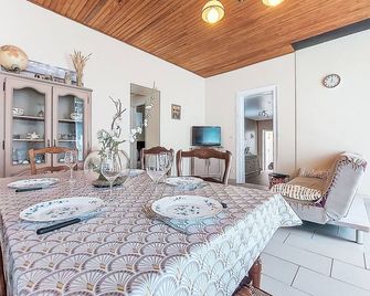 Stunning villa for 5 people with WIFI, TV, terrace and pets allowed - Леспарр-Медок - Їдальня