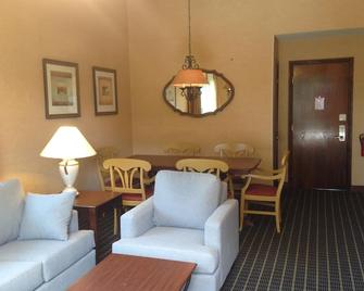 Deerhurst - Private 2 bedroom condo - Huntsville - Living room