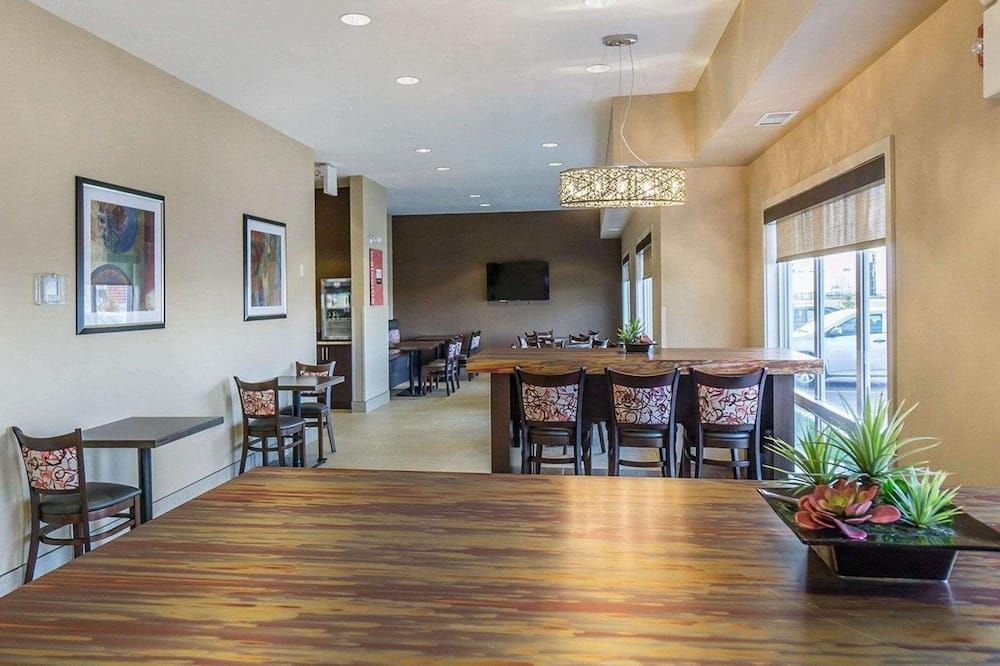 Comfort Inn & Suites Edmonton International Airport