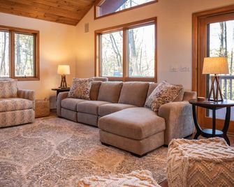 Bear Hollow By Lake George, Beach Access, Kayak, Canoe, Sup - Diamond Point - Living room