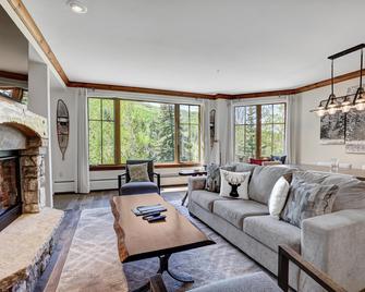Elkhorn Lodge - Avon - Living room