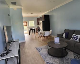 Cozy place with 24Hrs Security. 10 Minutes from the airport and 5 min from beach - Nassau - Salon