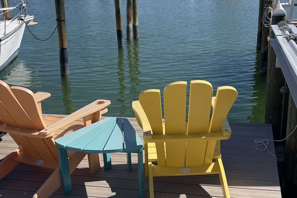 Bayfront 2 Bedroom with Private Dock and Beach Access Riley's Retreat - Treasure Island - Patio