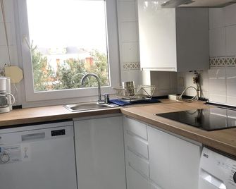 Valdenoja-Sardinero Apartment Suite Beach - Santander - Kitchen