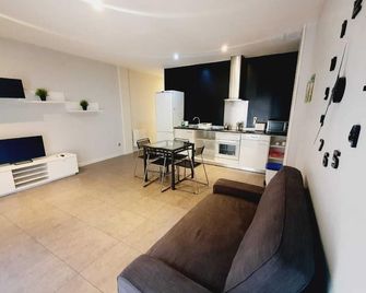 Cardenosa 24 Asamblea Centro - Madrid - Living room