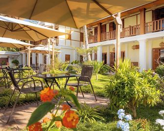 Elegant Boutique Hotel Luangprabang - Luang Prabang - Patio