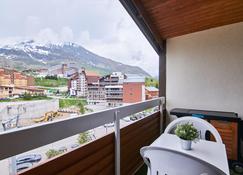 Superb view+Swim Pool+Smart TV+Netflix+Projector - Huez - Balcony