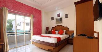 OYO 12049 Hotel Ravi Kiran Executive - Aurangabad - Bedroom