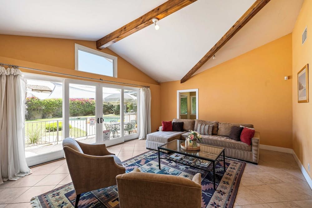 دانديليون باي أفانتستاي بول، 0.2مي تو داون تاون! - بالم سبرينغس - غرفة معيشة