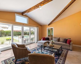 دانديليون باي أفانتستاي بول، 0.2مي تو داون تاون! - بالم سبرينغس - غرفة معيشة