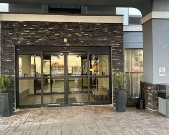 Ramada by Wyndham Burkburnett / Wichita Falls - Burkburnett - Building