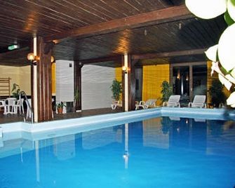 Hotel Mooserkreuz - Sankt Anton am Arlberg - Pool