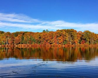 Beautiful Lakefront Home With Private Beach - Shrewsbury - Outdoors view