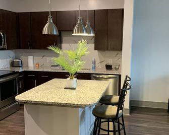 This Is Home Our Luxurious One Bedroom Home. - Sandy Springs - Kitchen