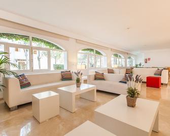 Sol de Alcudia Apartamentos - Alcúdia - Living room