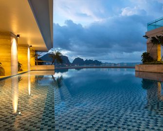 Wyndham Legend Halong Hotel - Ha Long - Uima-allas