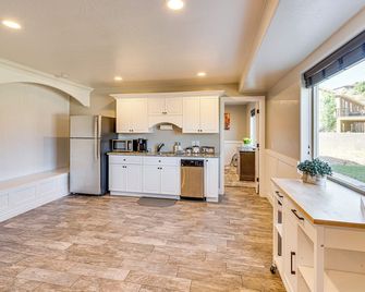La Verkin Family Apartment - 21 Miles to Zion! - La Verkin - Kitchen