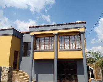 Copy ski retreat around mhluzi - Middelburg - Edificio