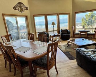 Pacific Panorama - 5 bedrooms + loft - Bandon - Essbereich