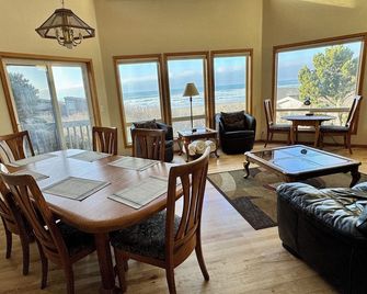 Pacific Panorama - 5 bedrooms + loft - Bandon - Dining room