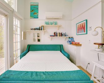 Beachfront Lake Michigan Cottage: Fire Pit & Deck - Muskegon