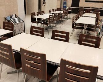 Toyoko Inn Okayama eki Higashi guchi - Okayama - Restaurant