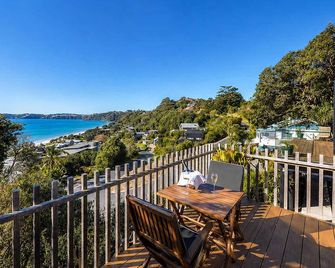 Wavesong - Stay Waiheke - Onetangi - Balcón