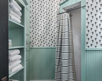 Stonewall Main Haus - Sleeps 6 - Stonewall - Baño