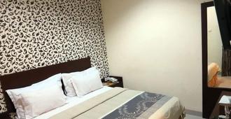 Vindhika Hotel - Makassar - Bedroom